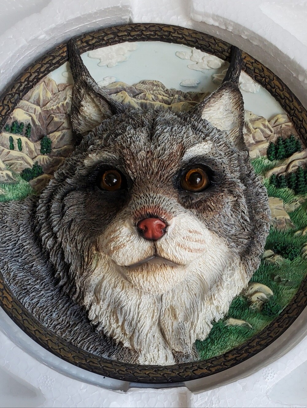 TitleVintage 1997 Bradford Exchange The Lynx 3D Plate Faces of the Wild Collec
